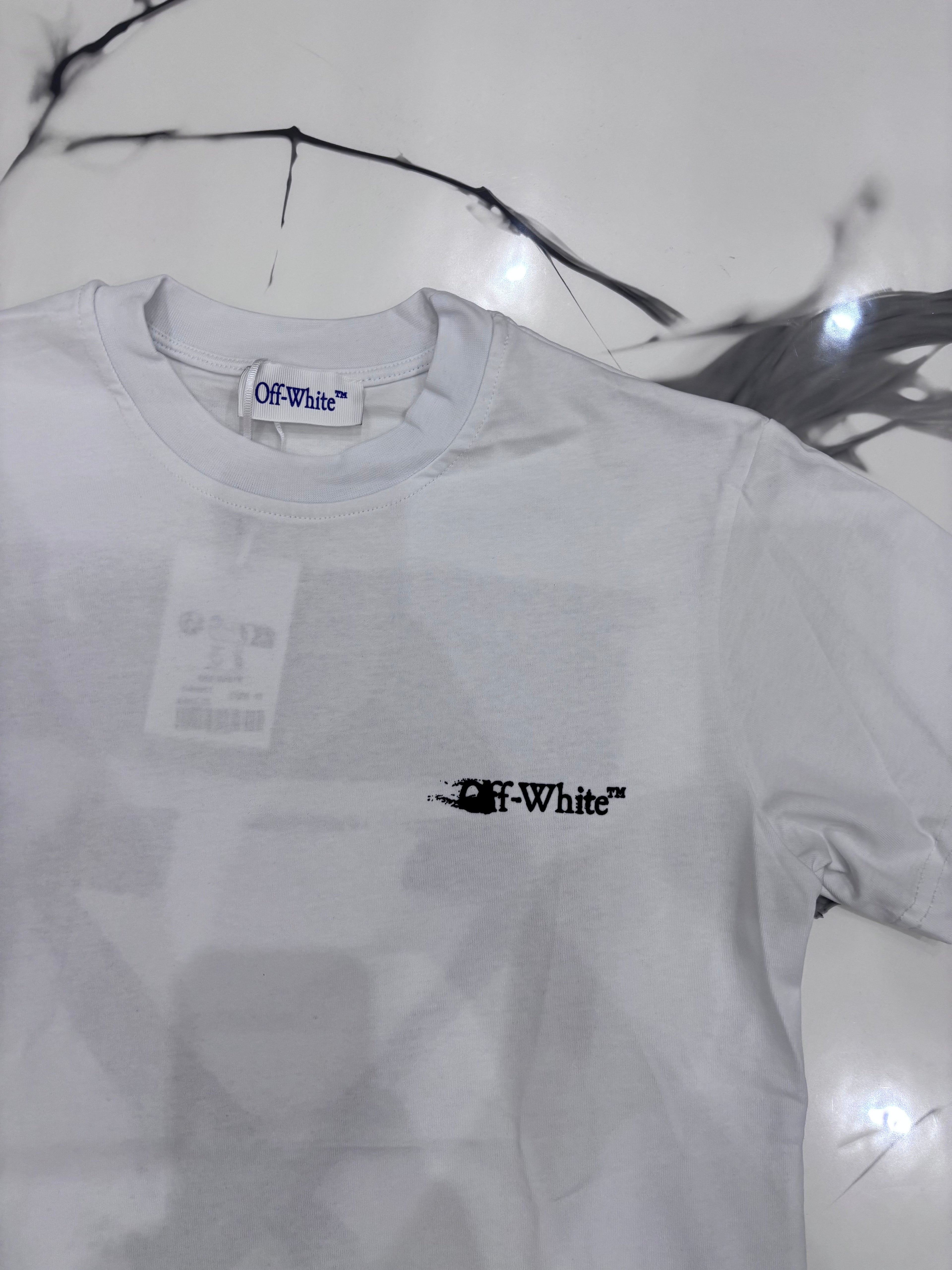 T-SHIRT OFF BIANCA NERA