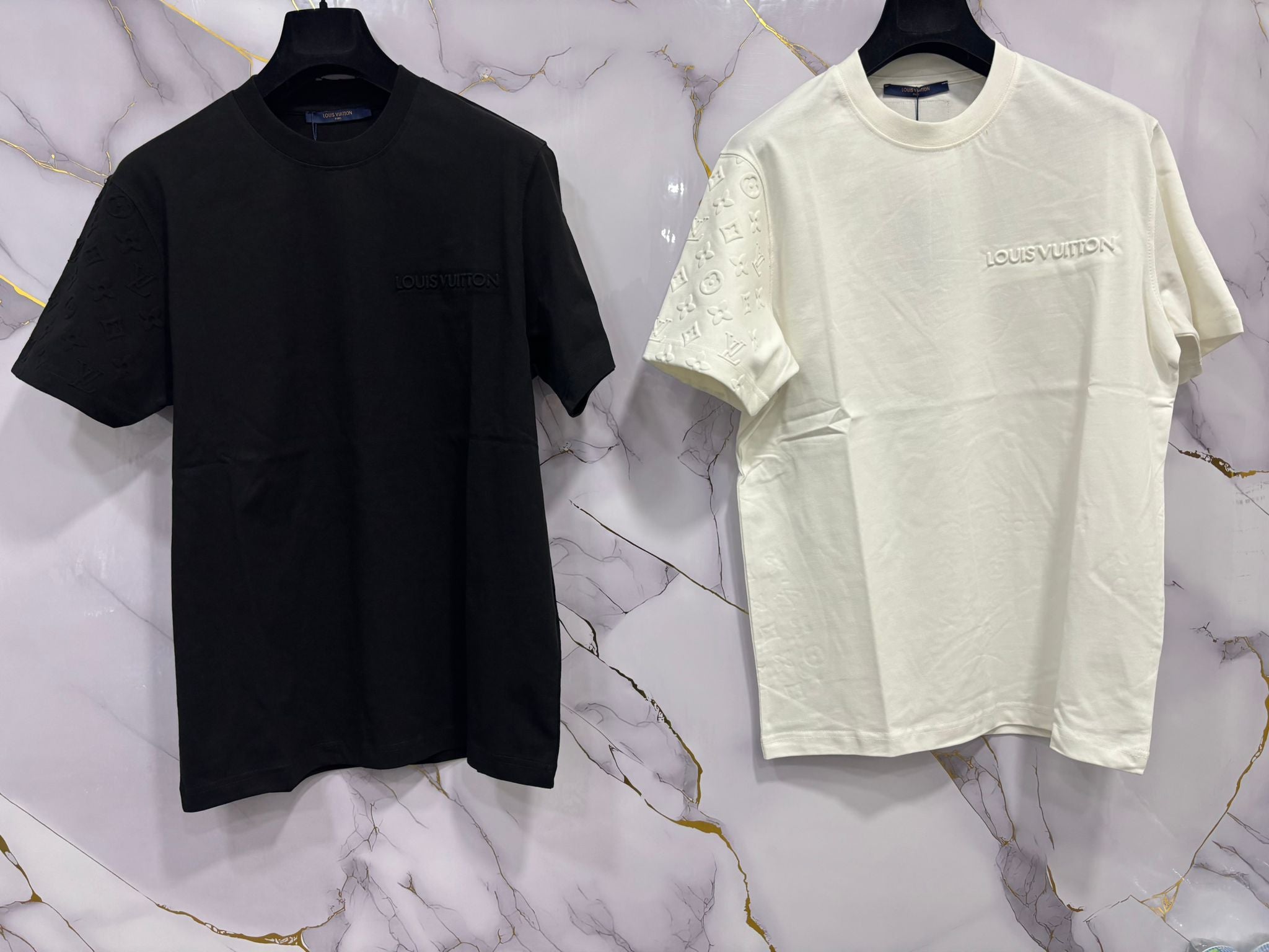 T-SHIRT LV (TONO SU TONO)